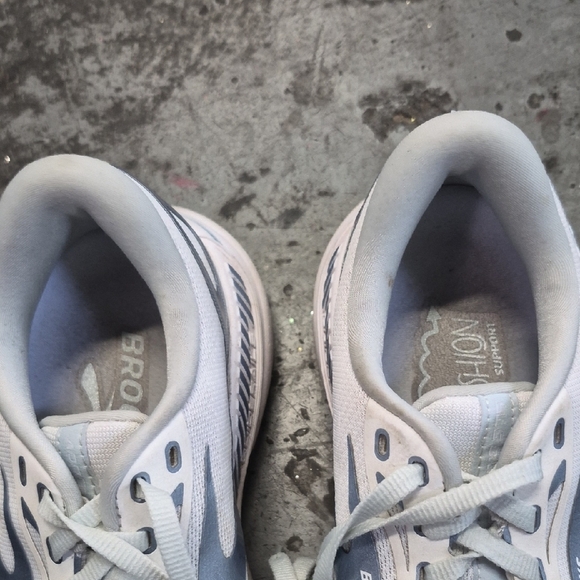 Brooks Women White Sneakers 7.5 - Picture 6 of 11